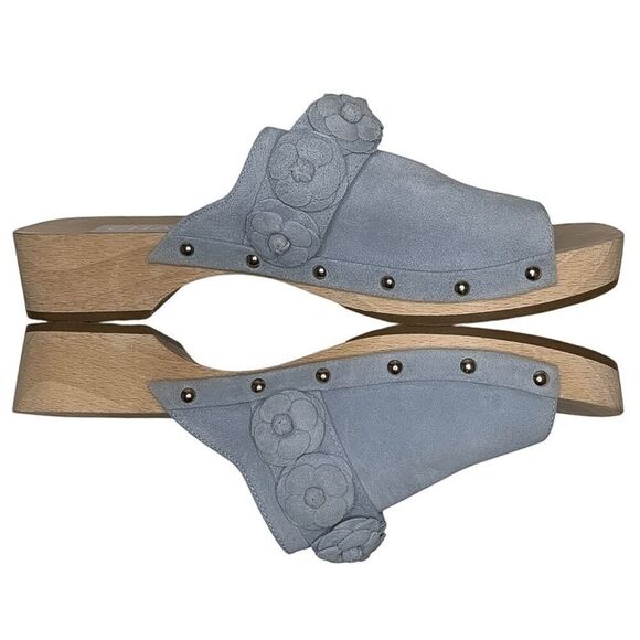 Chanel 22P CC Studded Camellia Clog Sandal Light Blue Suede EU 40 US 9-9.5 Mules - Picture 5 of 11